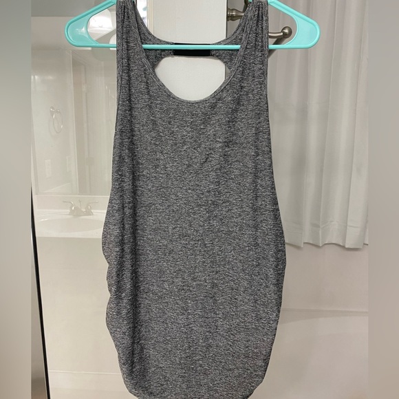 Beyond the Bump Size Medium Workout Top - Picture 2 of 3